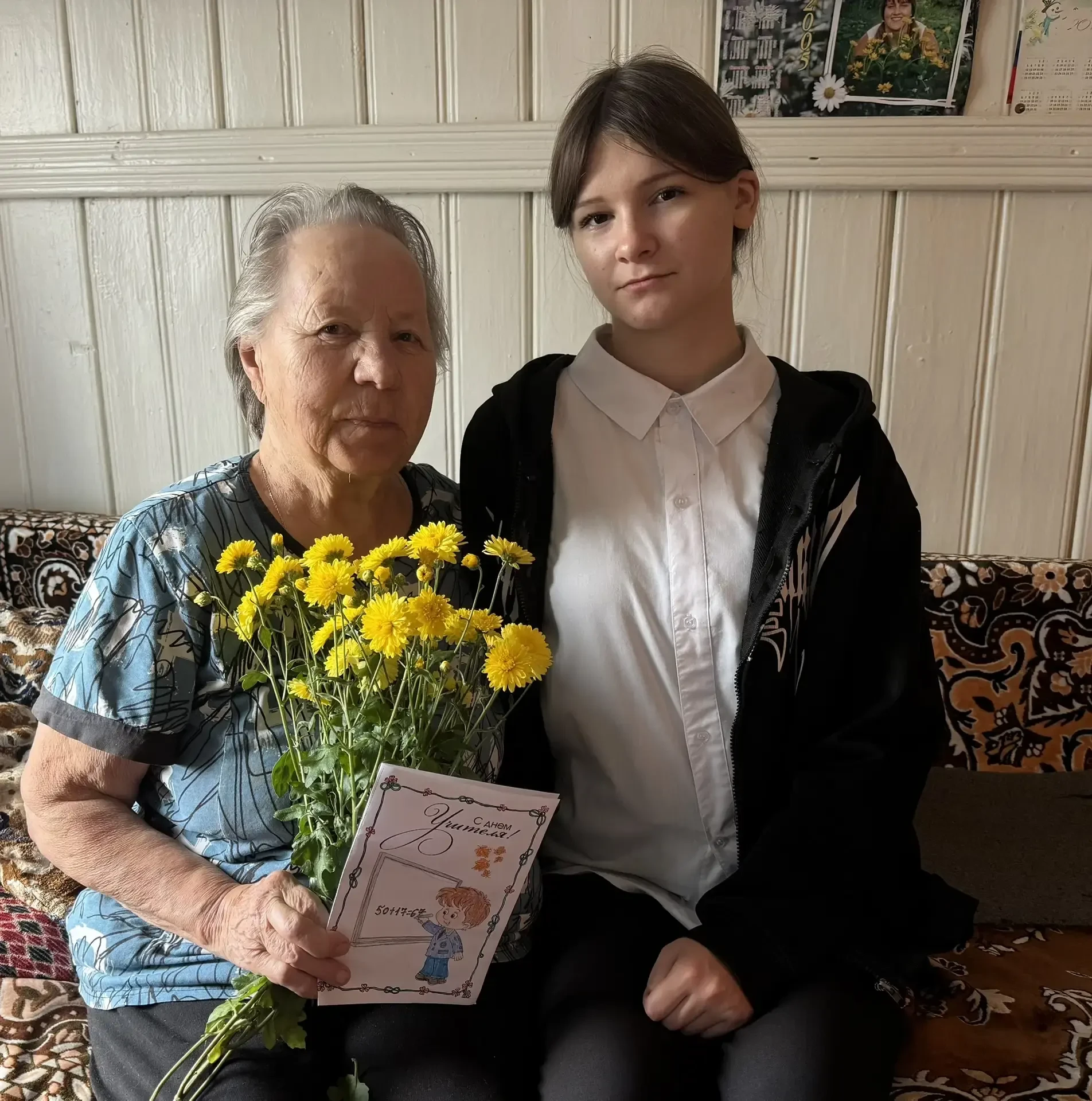 А ещё наши  ребята  заглянули в гости к тем, чья жизнь навсегда связана с судьбой школы...