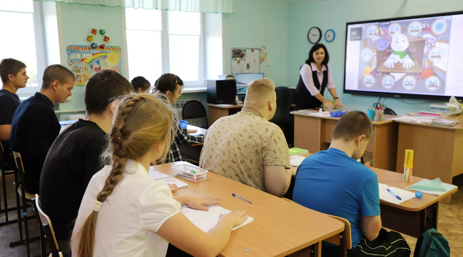 В России предложили перенести начало школьных занятий с 08:00 на 9:00 в осенне-зимний п...
