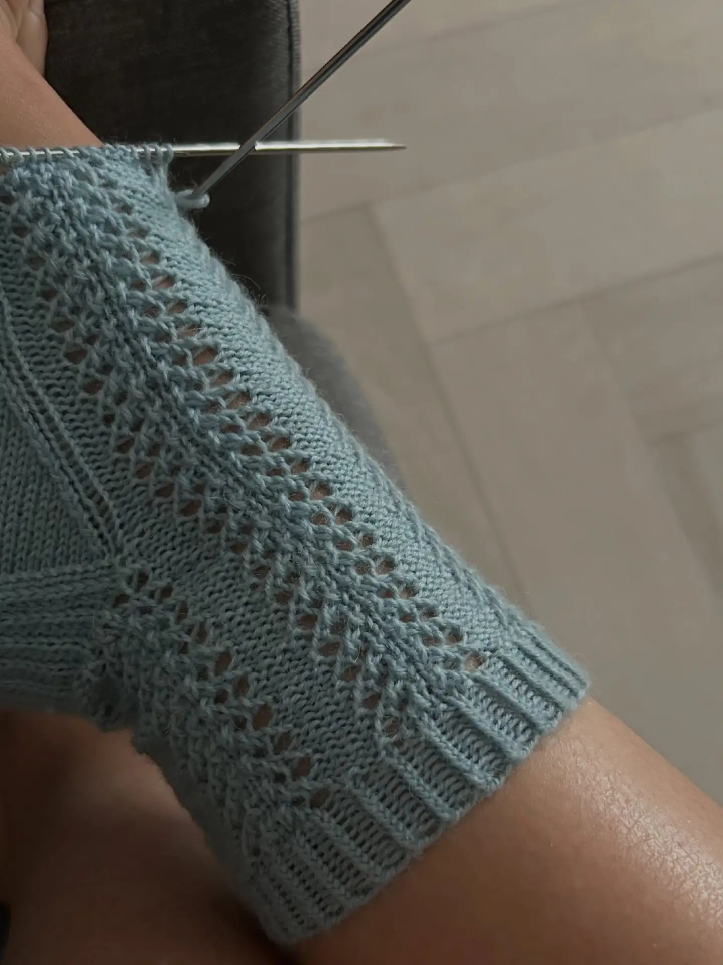 🧶 Универсальный узор, который пригодится не только для носков! ✨