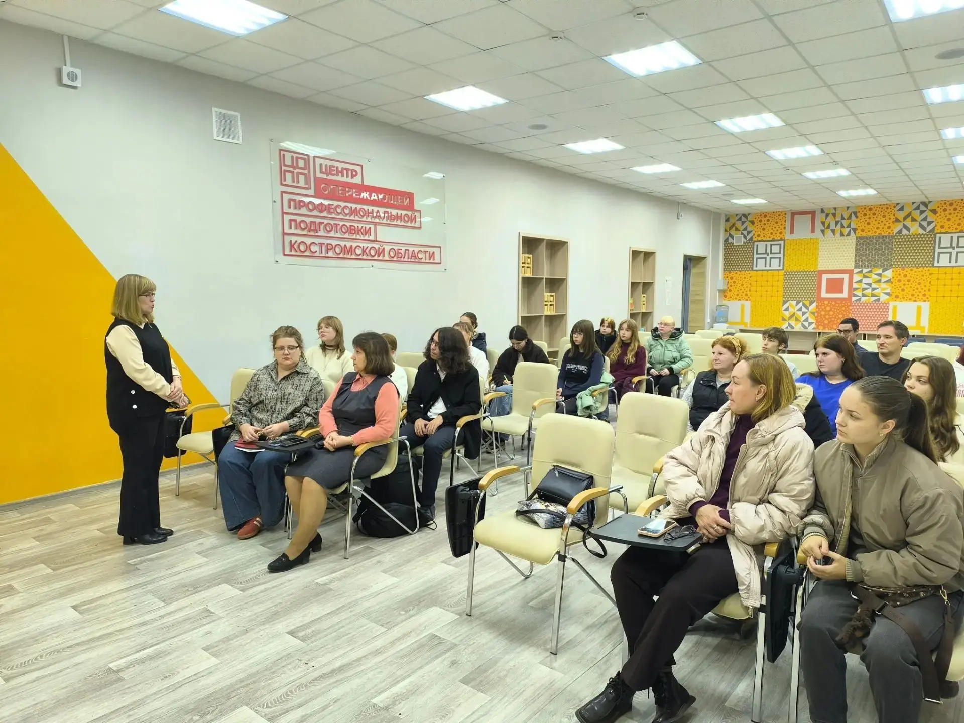 Сегодня  состоялось организационное собрание для школьников, зачисленных на обучение по...