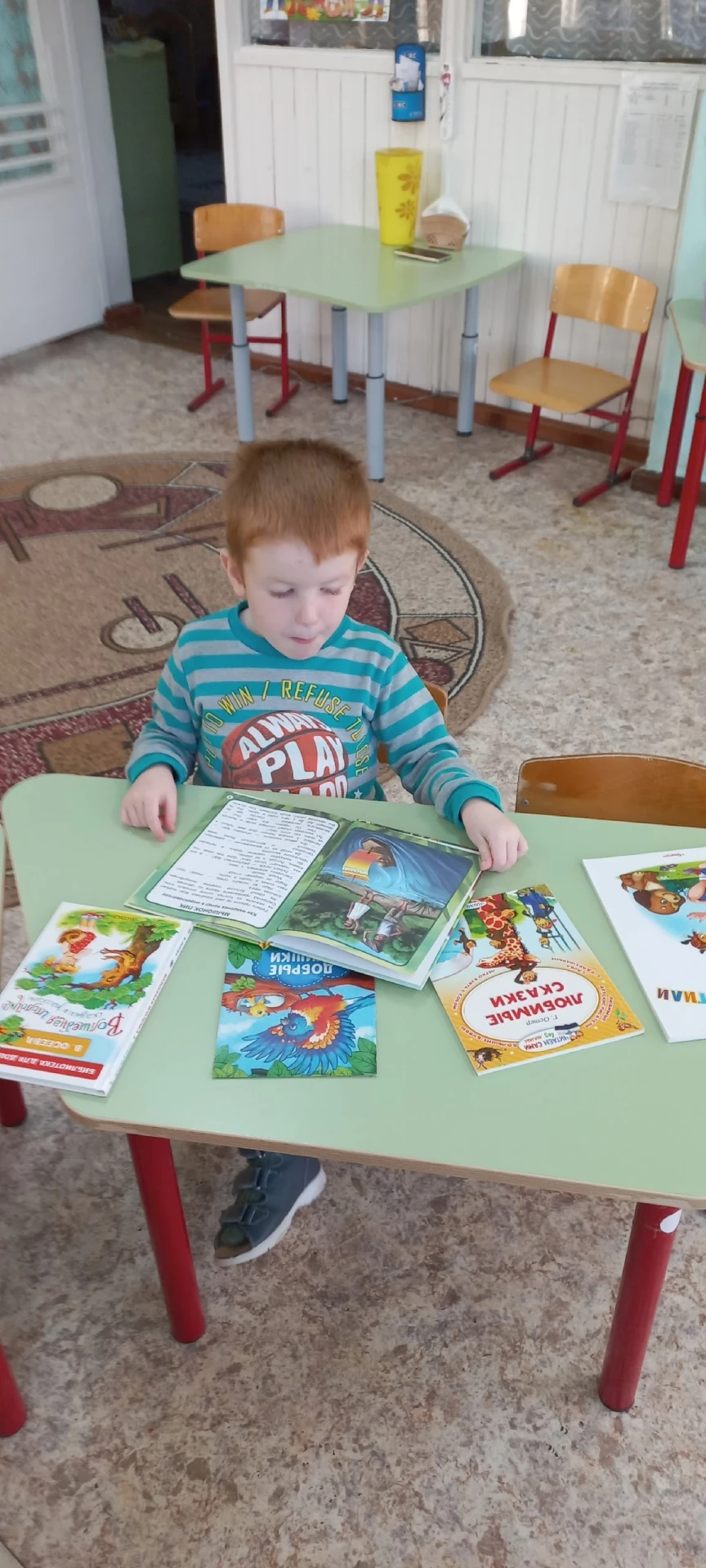 Семья Мехнина Димы подарила книги для группы.