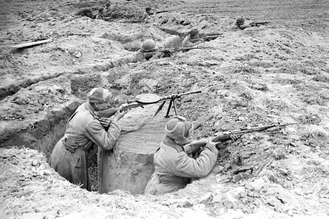 14 октября 1943 г Красная Армия ликвидировала Запорожский левобережный плацдарм.