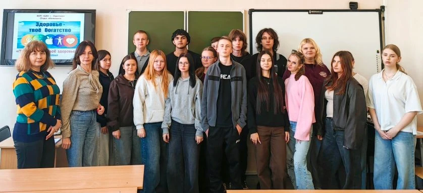 Отдел абонемента Центральной городской библиотеки провел для студентов колледжа час здо...