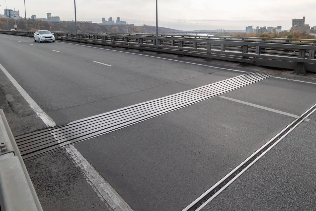 🚧 Готовимся к пробкам — на метромосту ограничат движение из-за ремонта