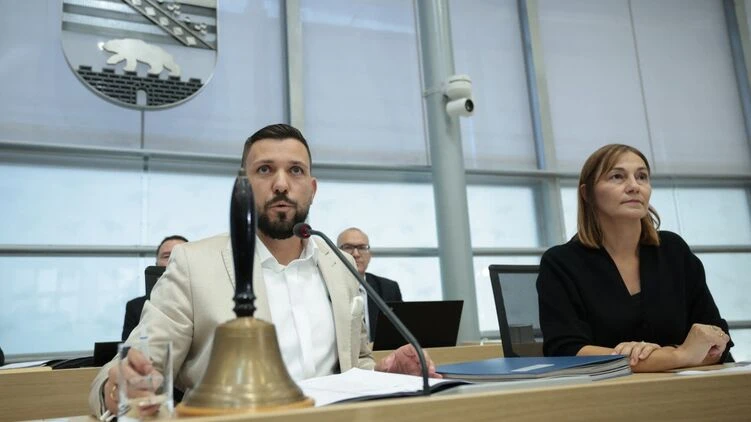 АдГ в Германии всё заметнее выходит из политической тени. В Саксонии-Анхальт Тобиас Рау...