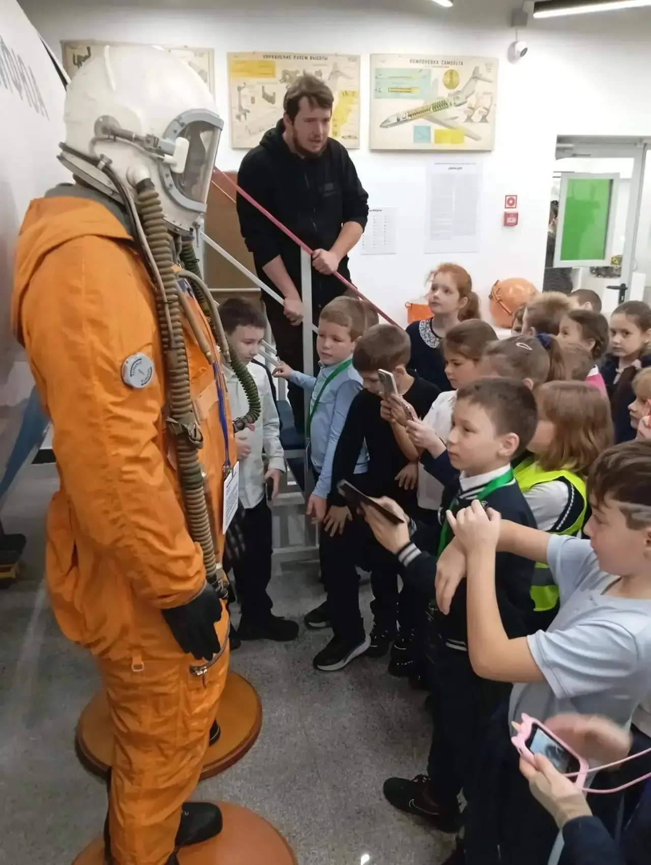 🚀 ПЕРВОКЛАССНИКИ ОТПРАВИЛИСЬ В  «НАУКОГРАД»! 🔬