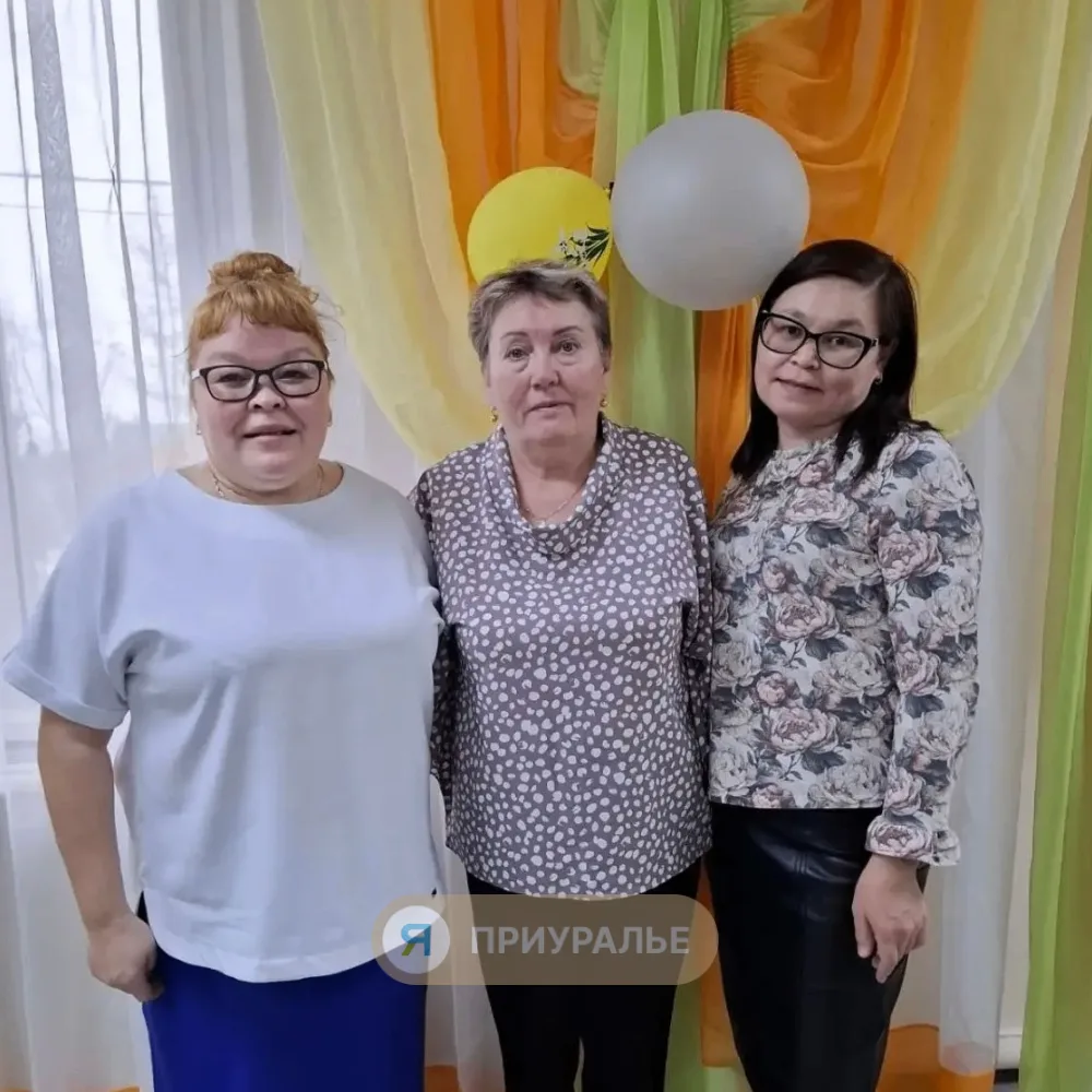 🧑‍🏫В Аксарковском интернате проводили на заслуженный отдых воспитателя