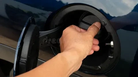 🛑 Почему опасно заливать полный бак бензина на заправке, если у вас неисправна крышка ...