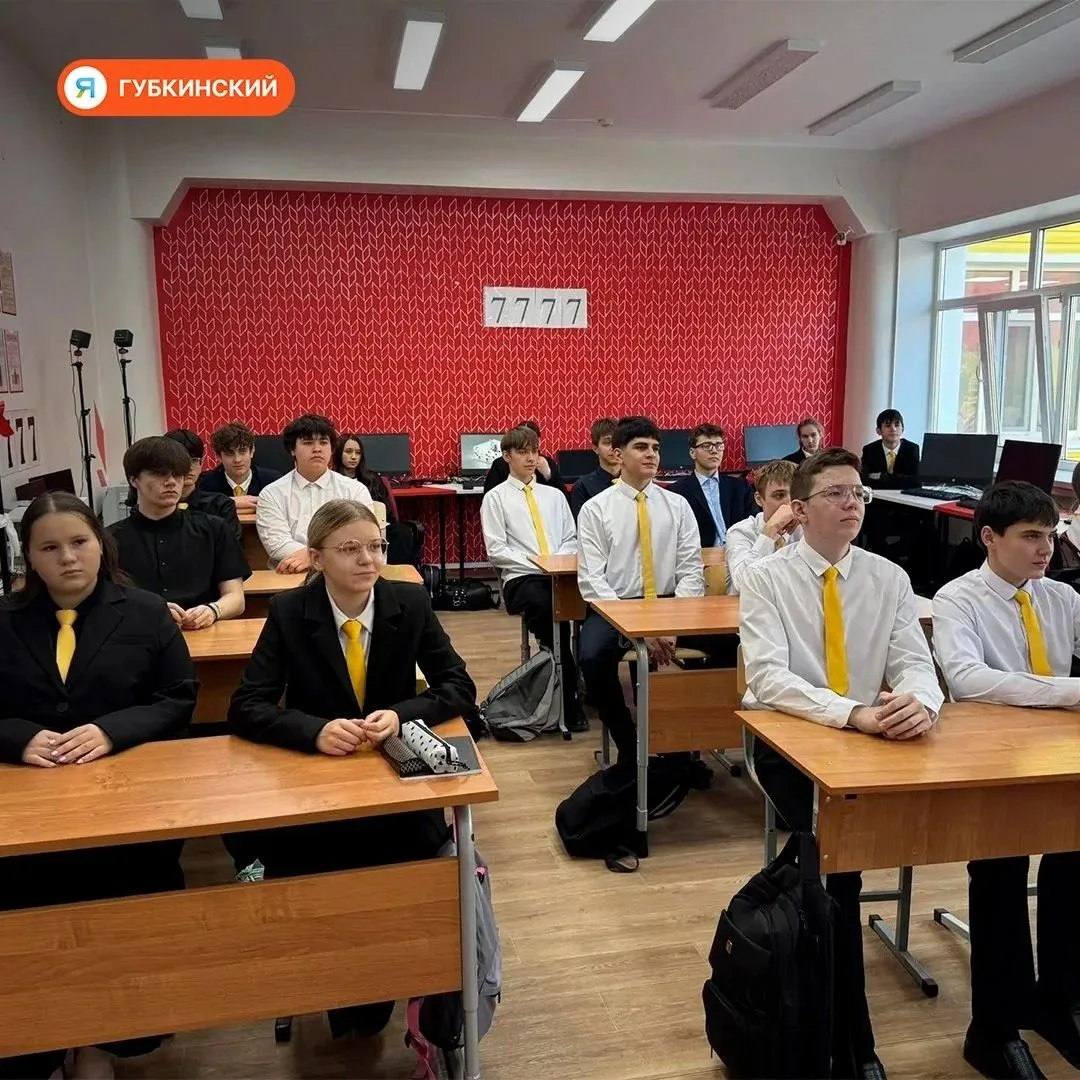 💻 «Цифровой ликбез» в Губкинском: 4534 школьника научились дружить с нейросетями безоп...