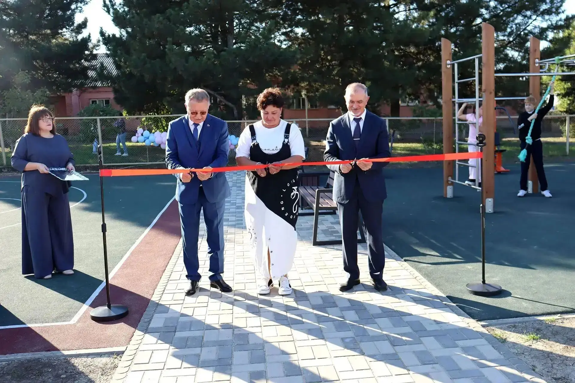 В ст. Егорлыкской торжественно открыли детскую площадку... Подробнее читайте на нашем с...