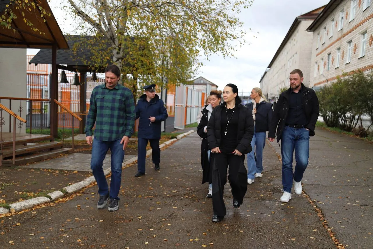 В детскую колонию в Прикамье приехал дрессировщик.