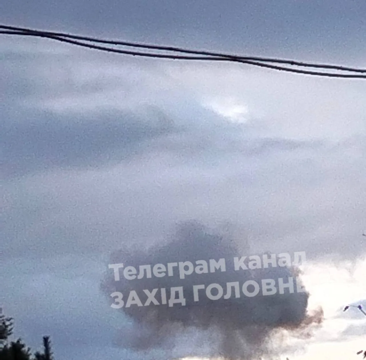 ❕ Дым поднимается над местом прилета в Луцке