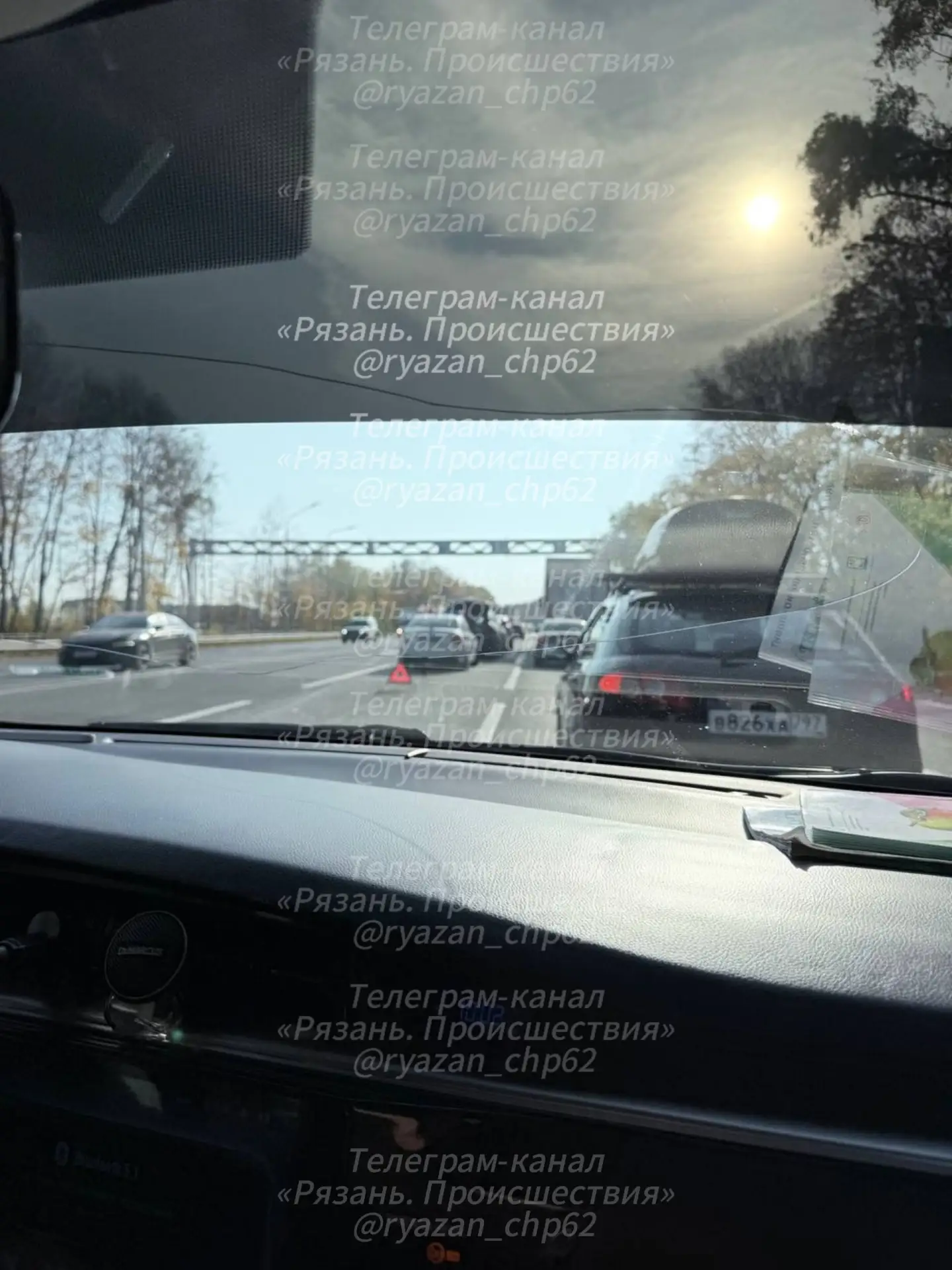 На дороге около Wildberries произошла авария.
