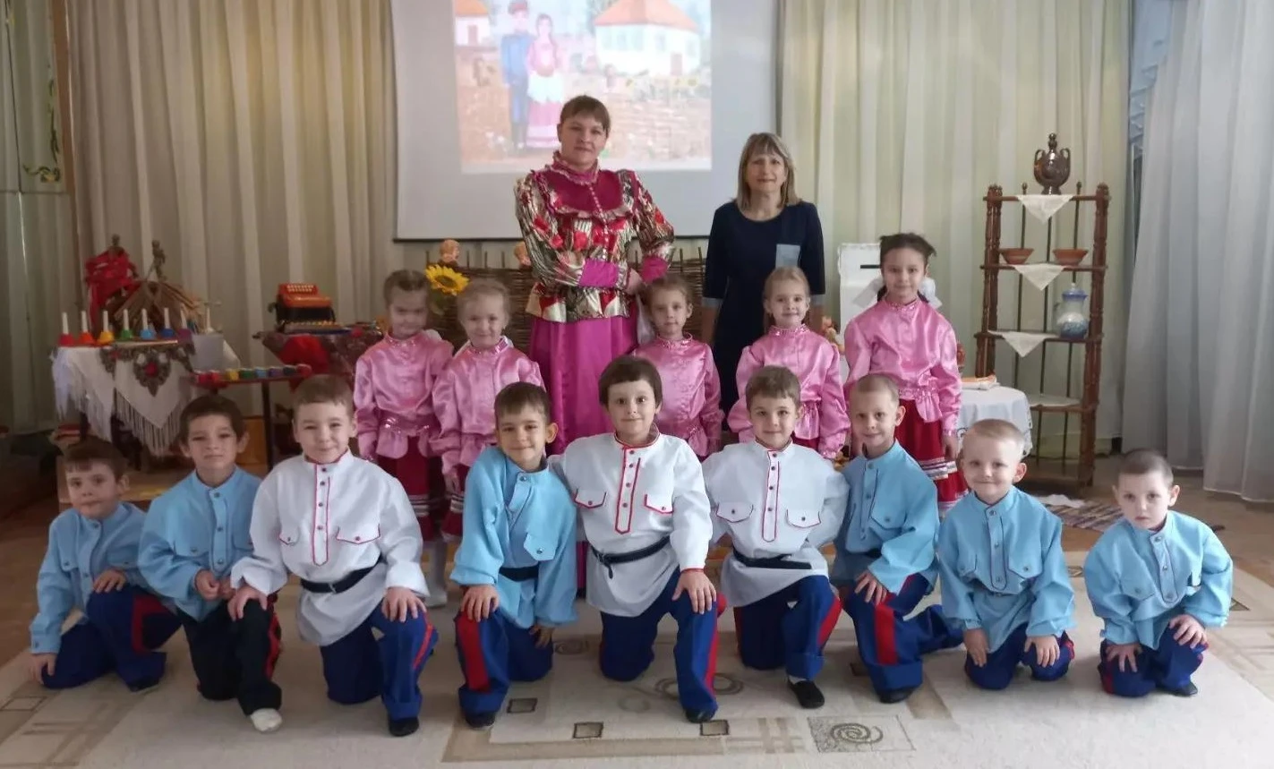 Наши казачата из группы 👫«Непоседы»👫 с размахом отметили Покров — один из самых почит...