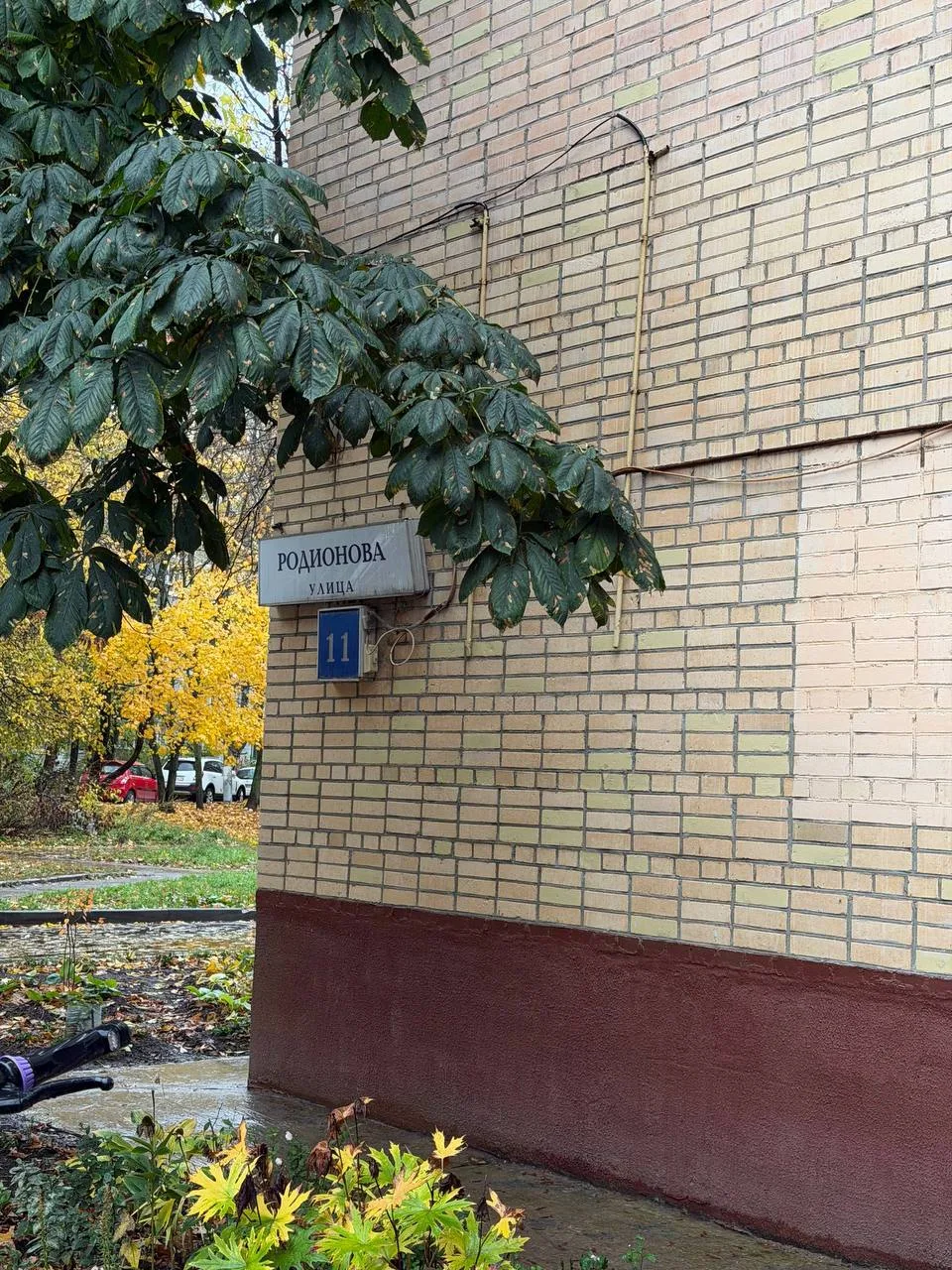 🤯 Улица Родионова 11. Мусорный трубопровод в подъезде забит настолько, что мусор тепер...