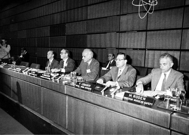 Академик В.А. Легасов на конференции экспертов МАГАТЭ в Австрии, 1986 год.