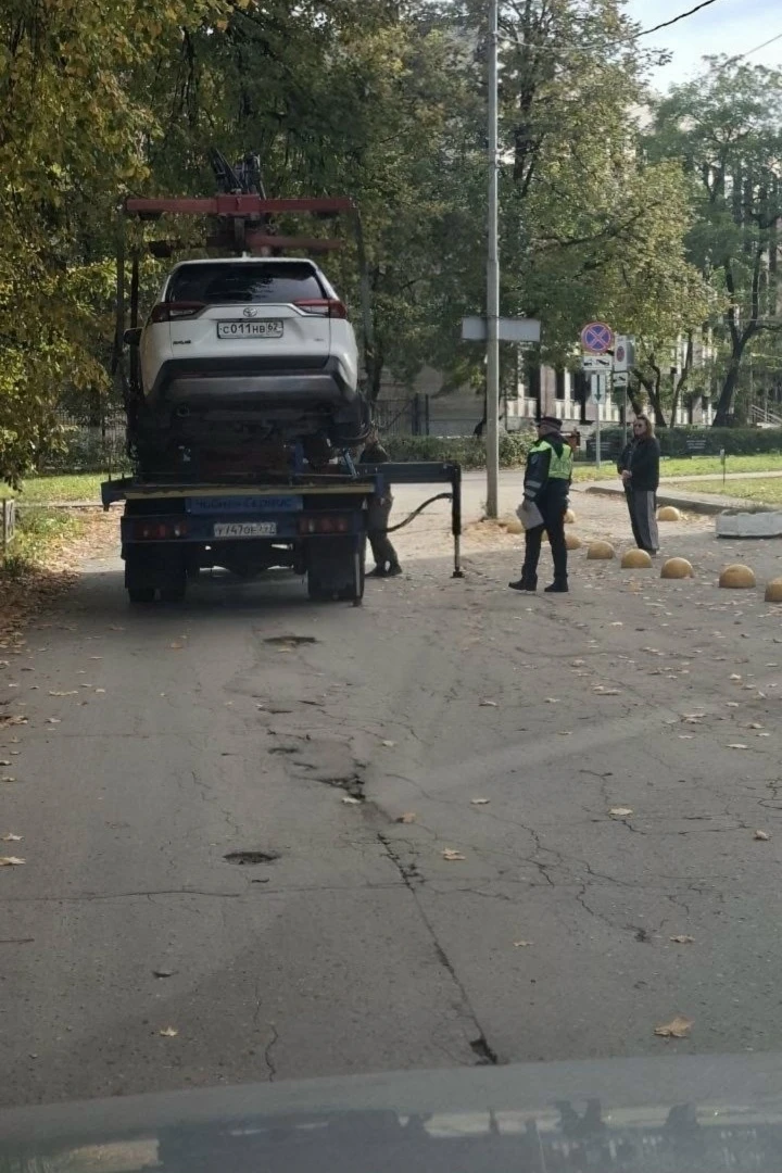 Около стадиона Локомотив начали эвакуировать. Будьте бдительны.