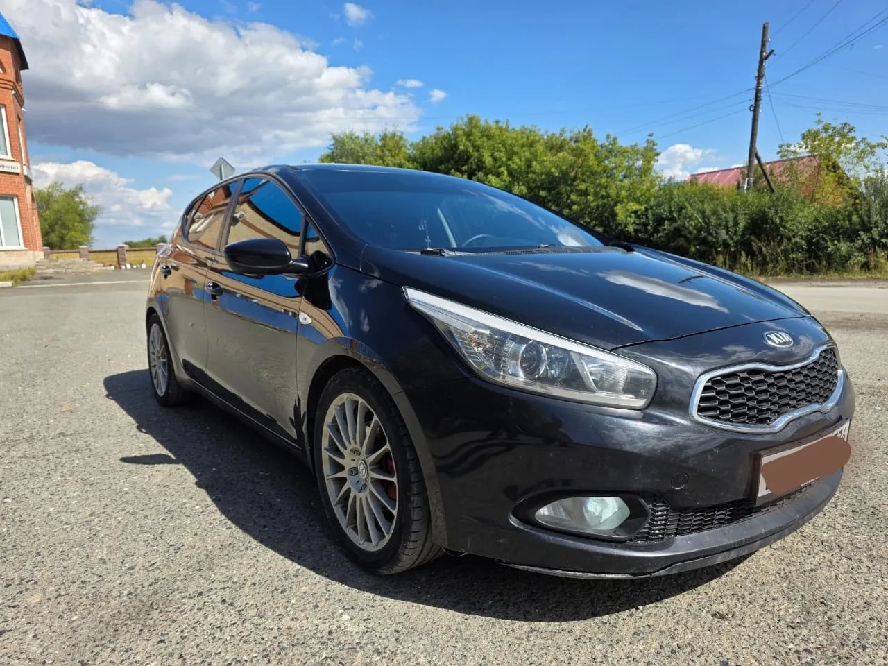 Кия сид jd. 2012 года. Двигатель 1.6 , АКПП. Пробег 181000. Автомобильный в отличном со...