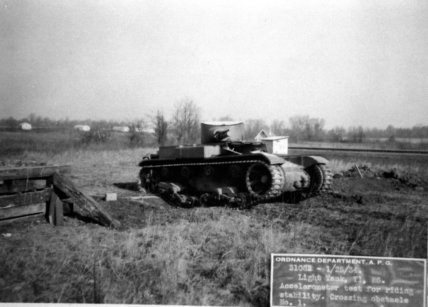 Американский легкий танк Light Tank T1E6 в ходе испытаний, январь 1934 года. Это была п...