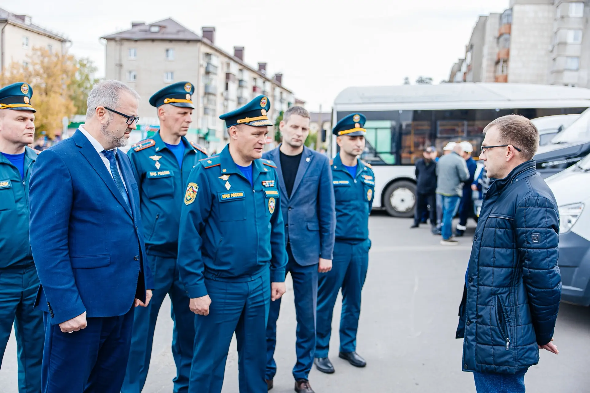 Принял участие в смотре сил и средств гражданской обороны. Вместе с начальником Главног...