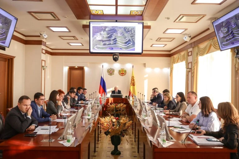 В Чебоксарах представили концепцию благоустройства склона Казанской набережной.