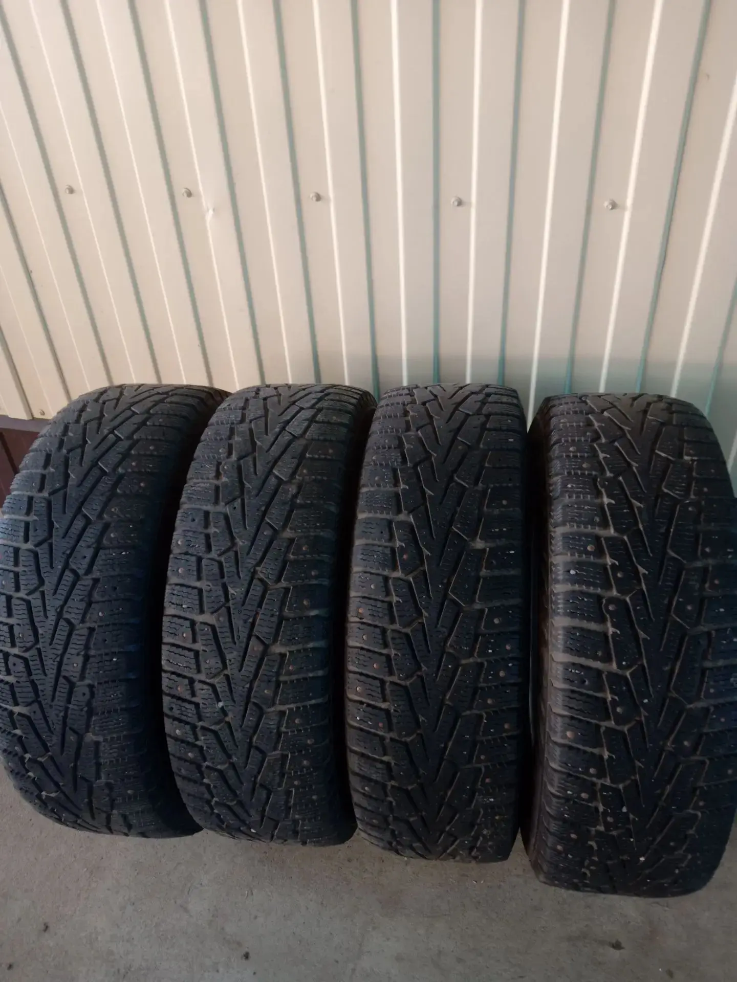 Продам зимнюю резину, 215*65 R16 ,10000₽ торг, обращаться ☎️по номеру 89614500811