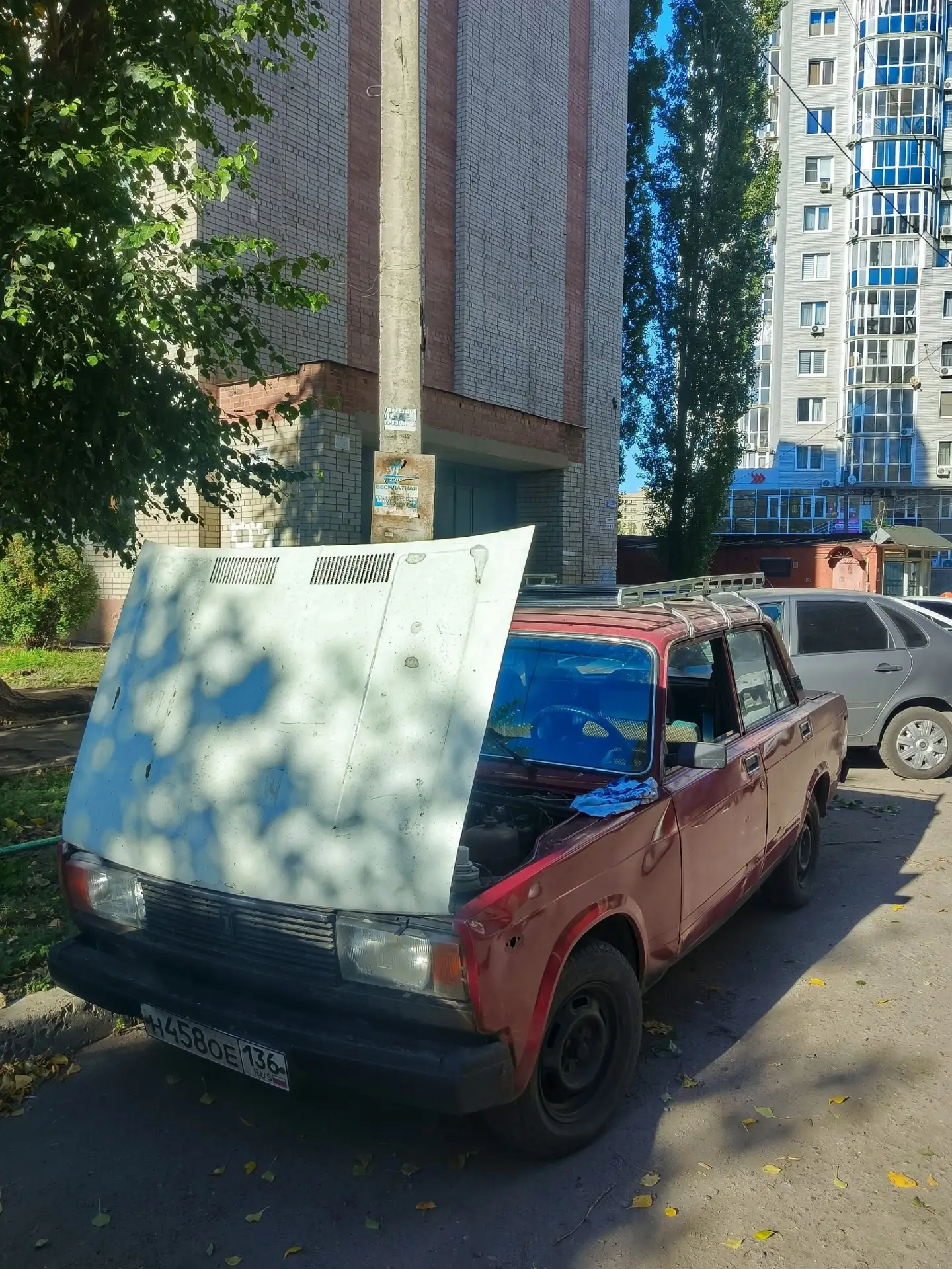 машина в довольно в хорошем состоянии для своего года, мотор бодрый не троит не дымит, ...