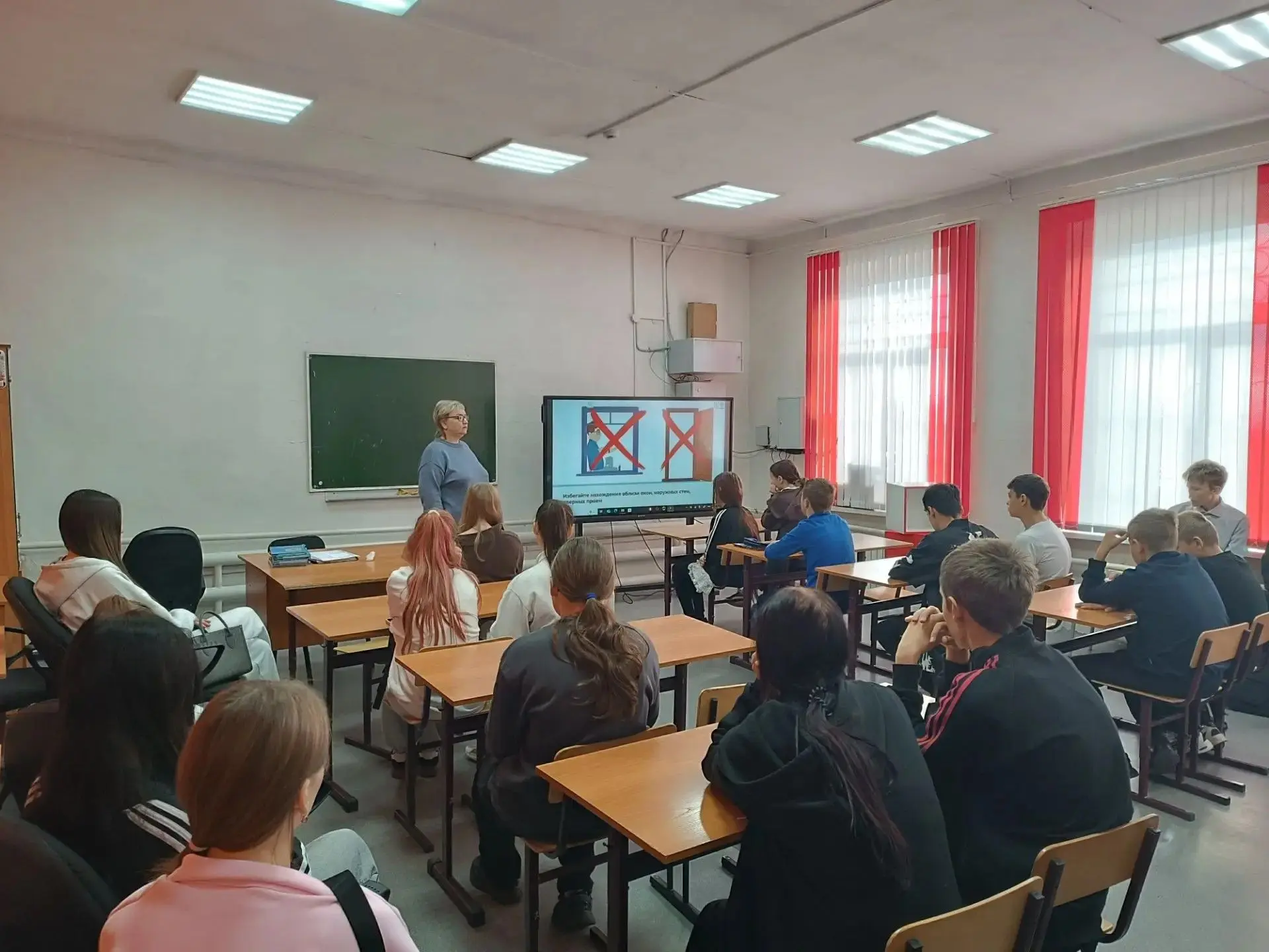 Безопасность начинается с знаний! 🛡️6 октября прошел открытый урок по Гражданской обор...