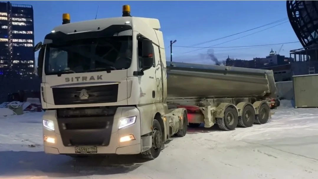 Водитель тонара sitrak.