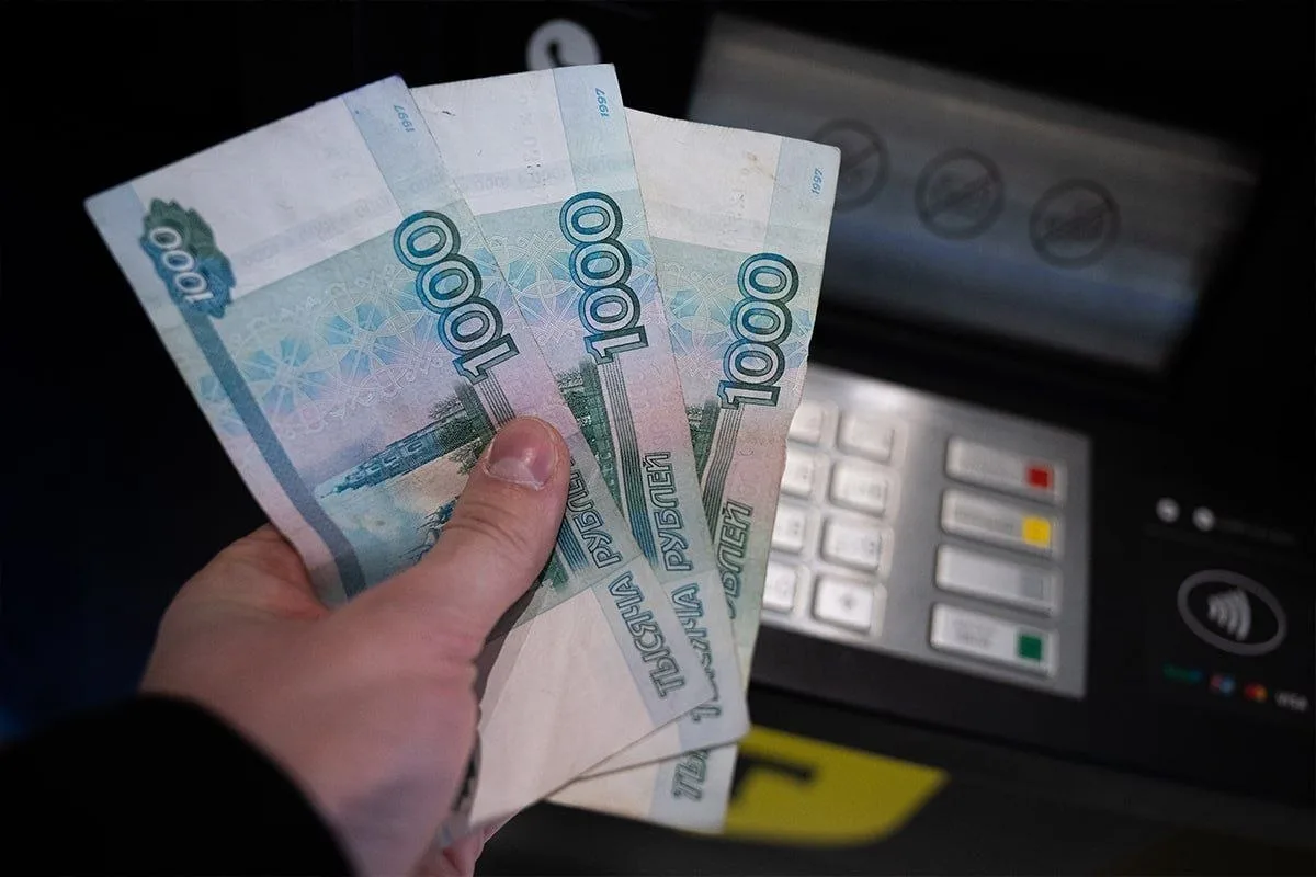 Россияне стали чаще выбирать наличные для хранения сбережений — СМИ