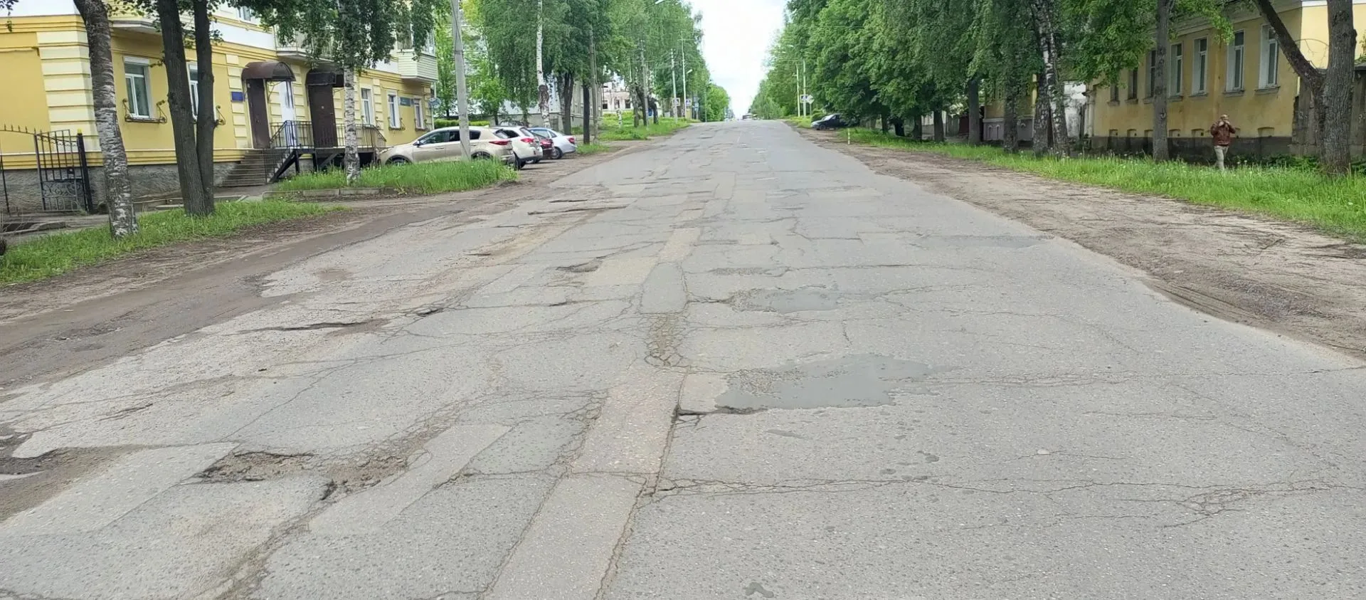 В Угличе после вмешательства прокуратуры отремонтирована проезжая часть на одной из цен...
