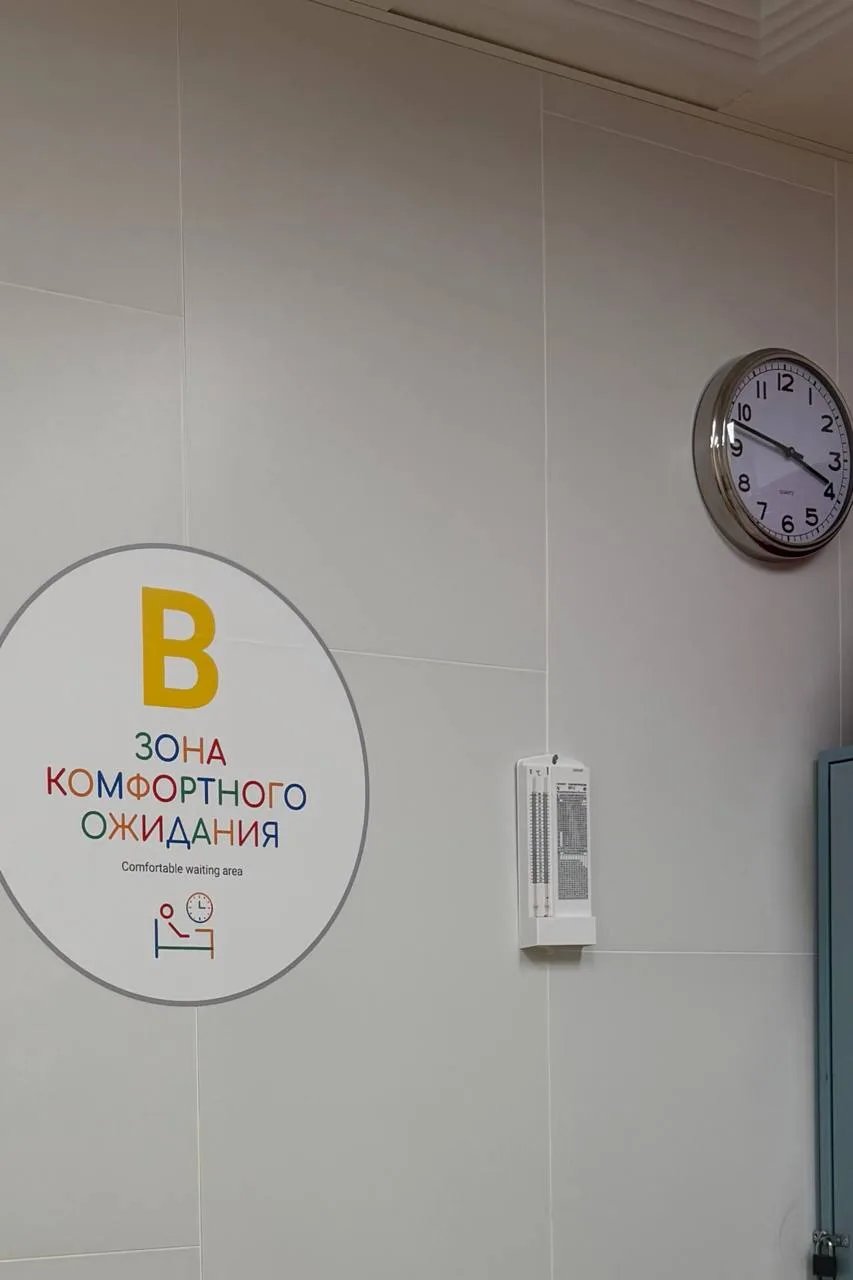 Медиафайлы по хронологии, не по эстетике. Минута того дня, собранная из отрывков.