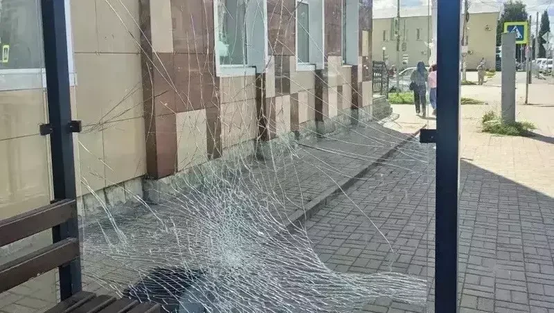 35-летний житель Кирсанова пойдёт под суд за порчу имущества в общественном месте. Межр...