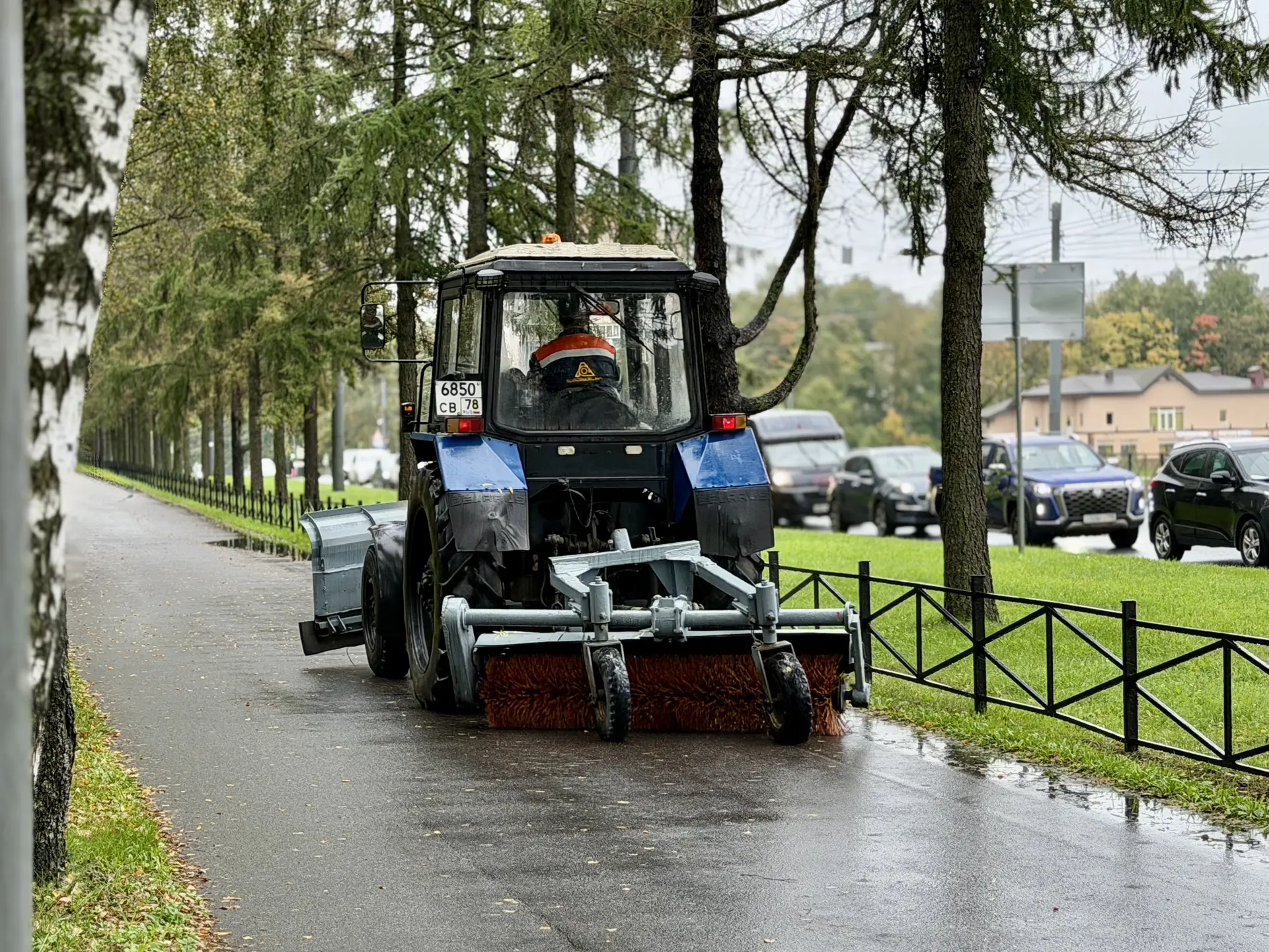 Петербургская осень не знает постоянства. За последние дни она успела показать себя со ...