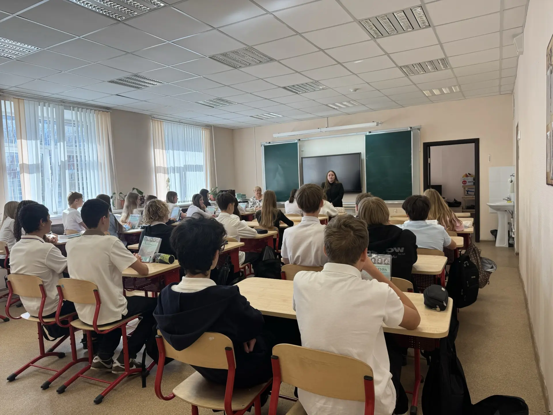 🇷🇺 🇷🇺 30 сентября в нашей школе прошёл классный час, посвящённый Дню воссоединения ...