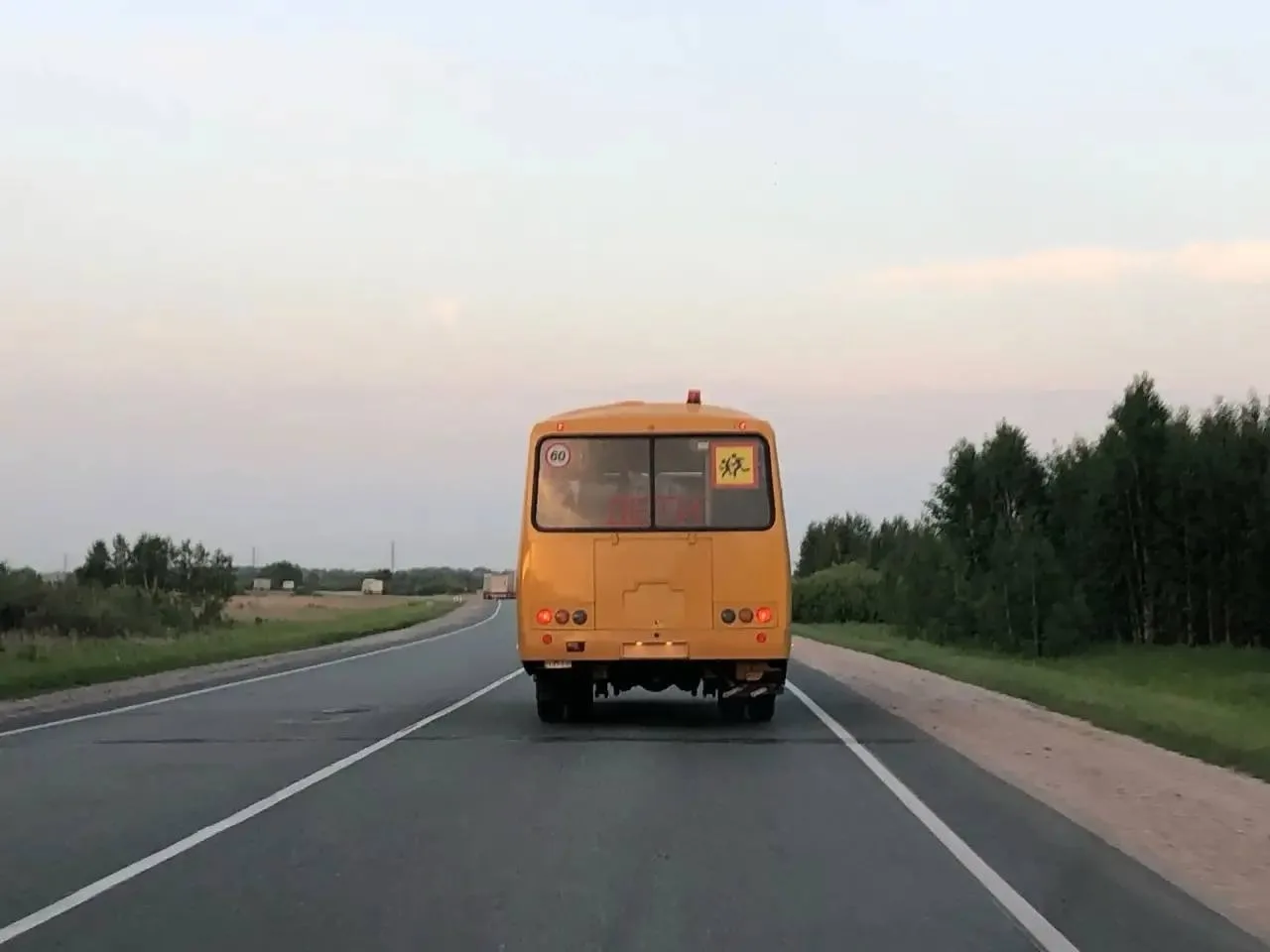 🚌 Ремонт школьных дорог за сутки: жесткий ультиматум губернатора Травникова
