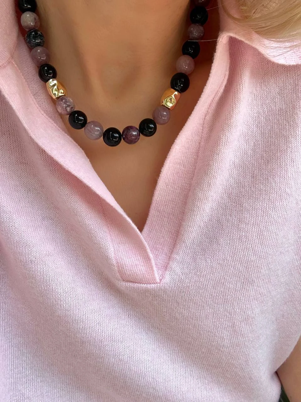 Турмалин и малиновый кварц — два оттенка, которые эффектно смотрятся вместе.