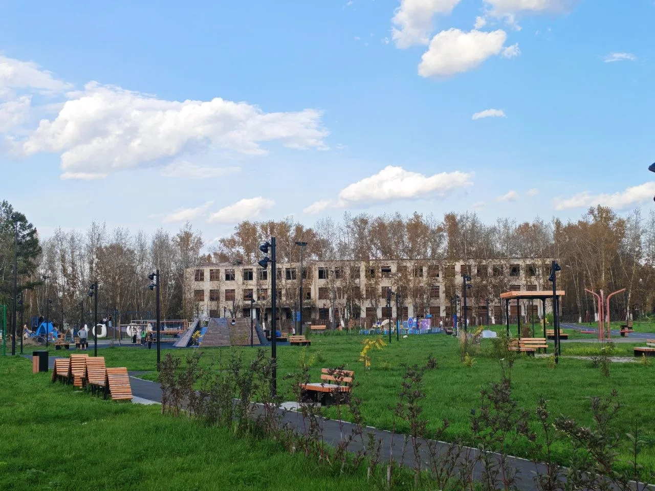 Погода зовёт на солнечную прогулку. Правый берег - это для большинства жителей как друг...