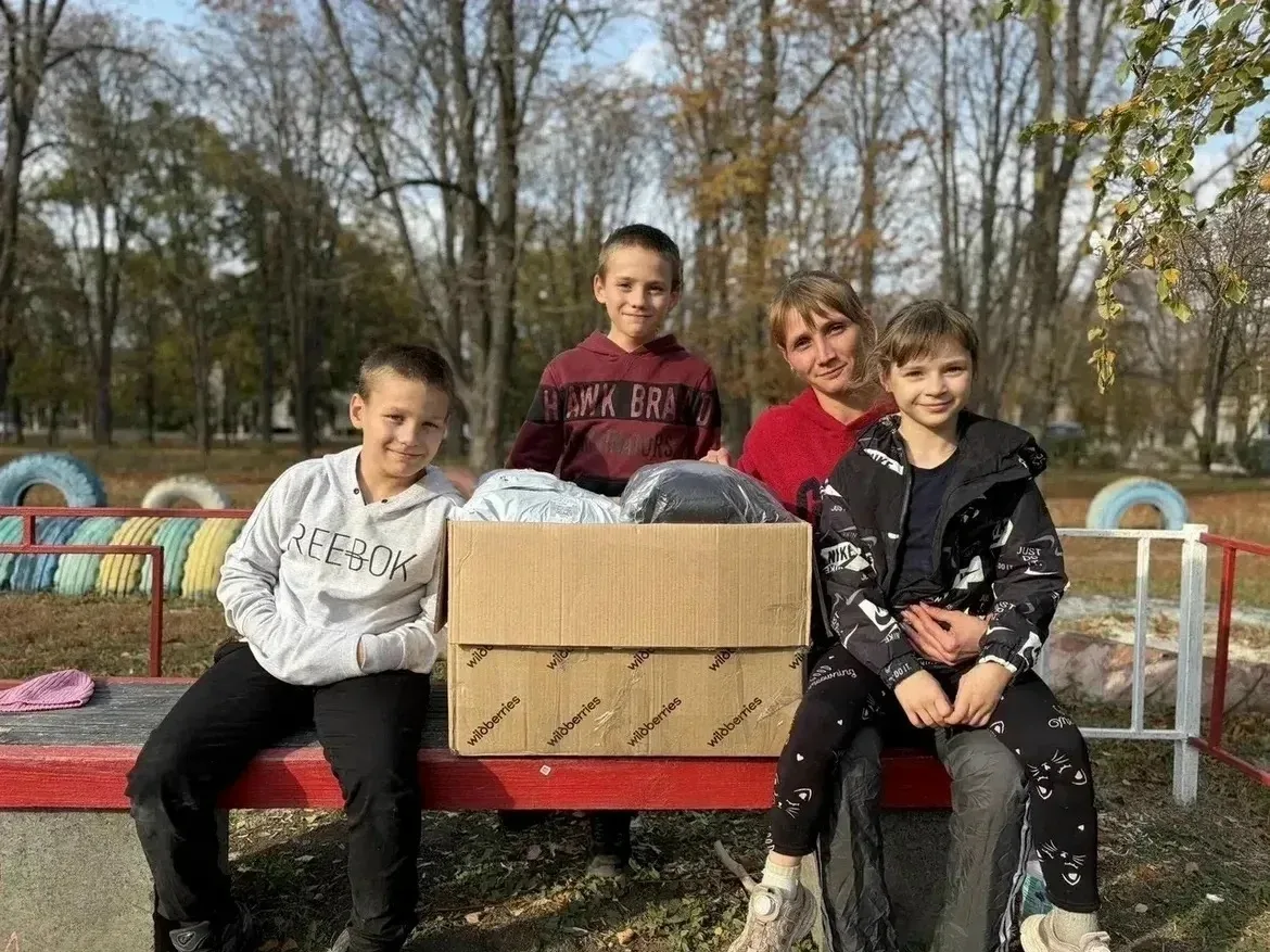 📦 Медицинские работники из Лабытнанги передали помощь семье из Волновахи