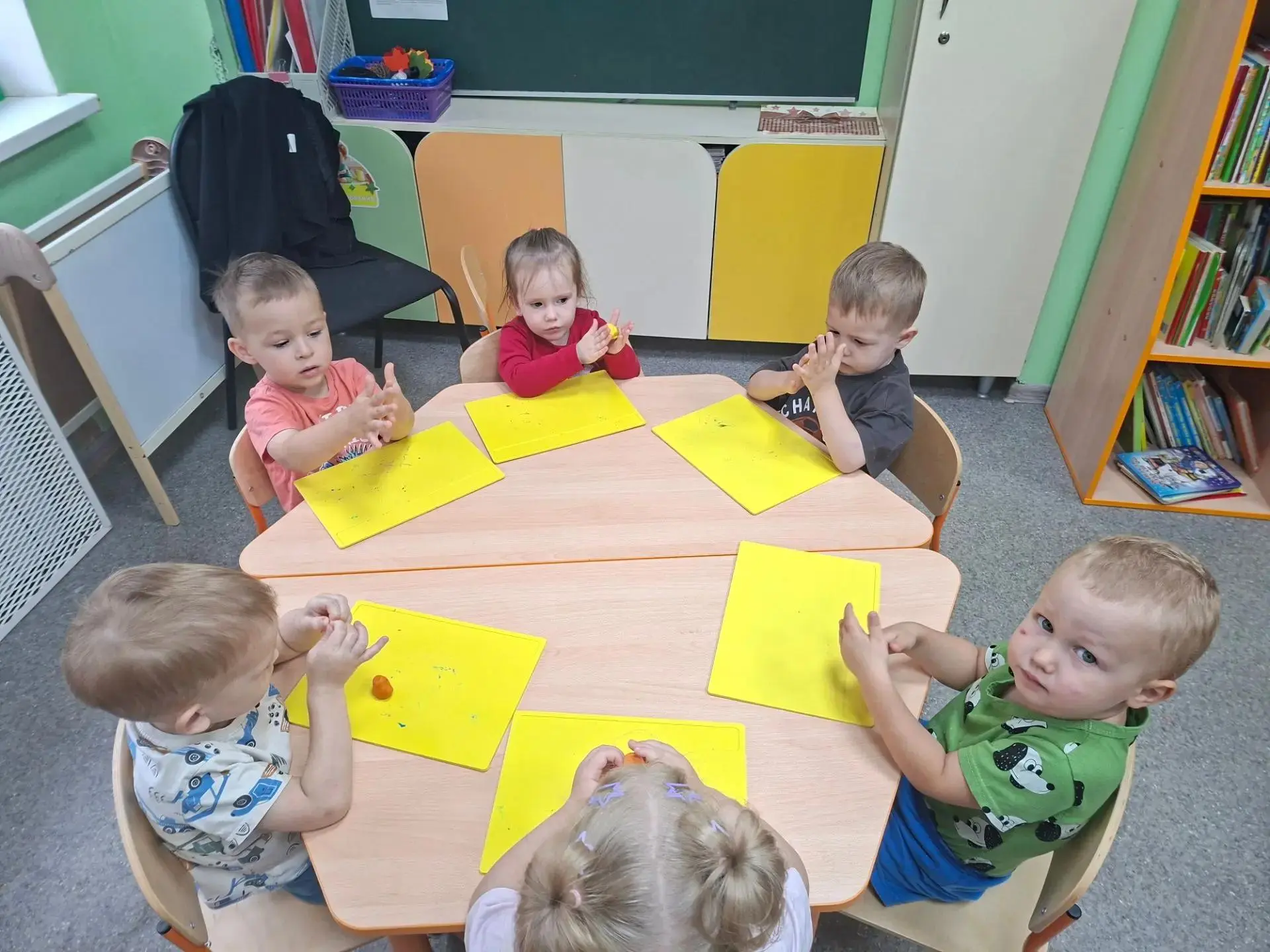 Каждый ребёнок с рождения любит экспериментировать и делать новые открытия. Невозможно ...