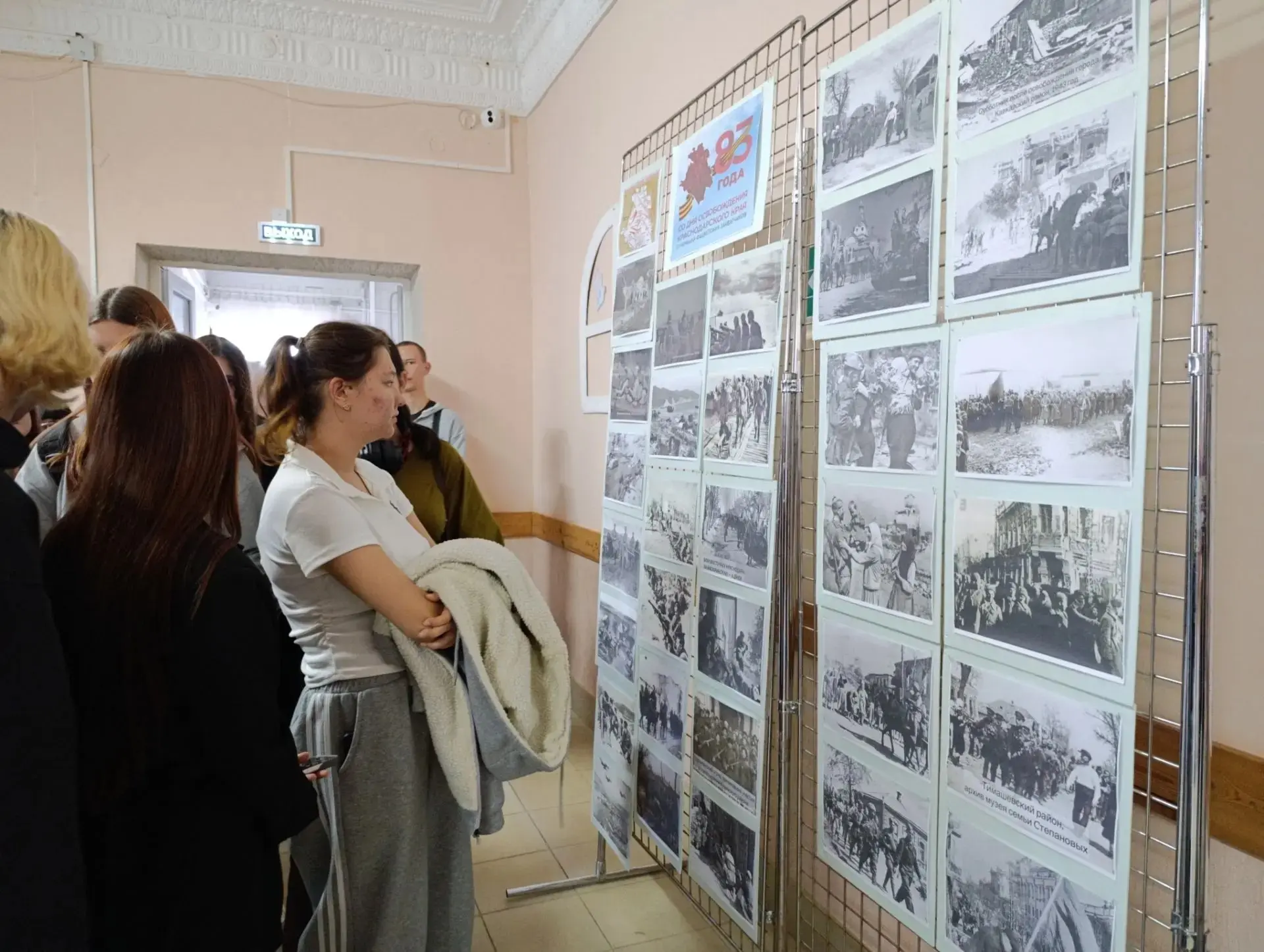 В фойе дома культуры открылась фотовыставка «Дорогами войны шли наши земляки», посвящен...