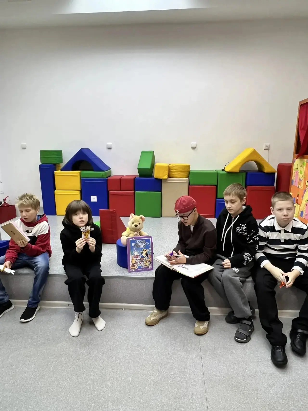 ✨ Сегодня ученики 3 «Б» и 3 «Г» классов нашей школы посетили первое занятие в Детской б...