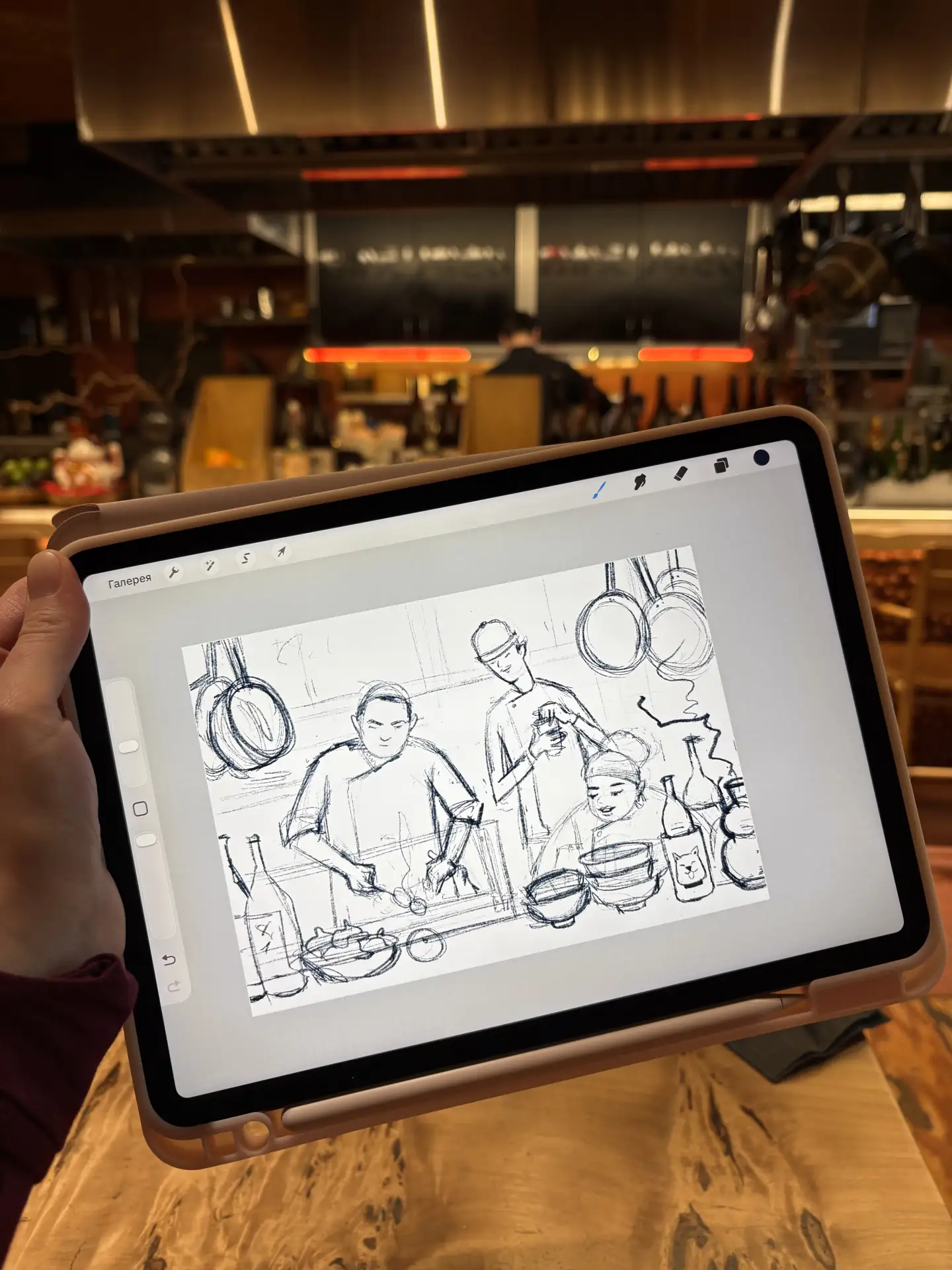 Купила планшет, скачала Procreate, начала рисовать, но через пару недель