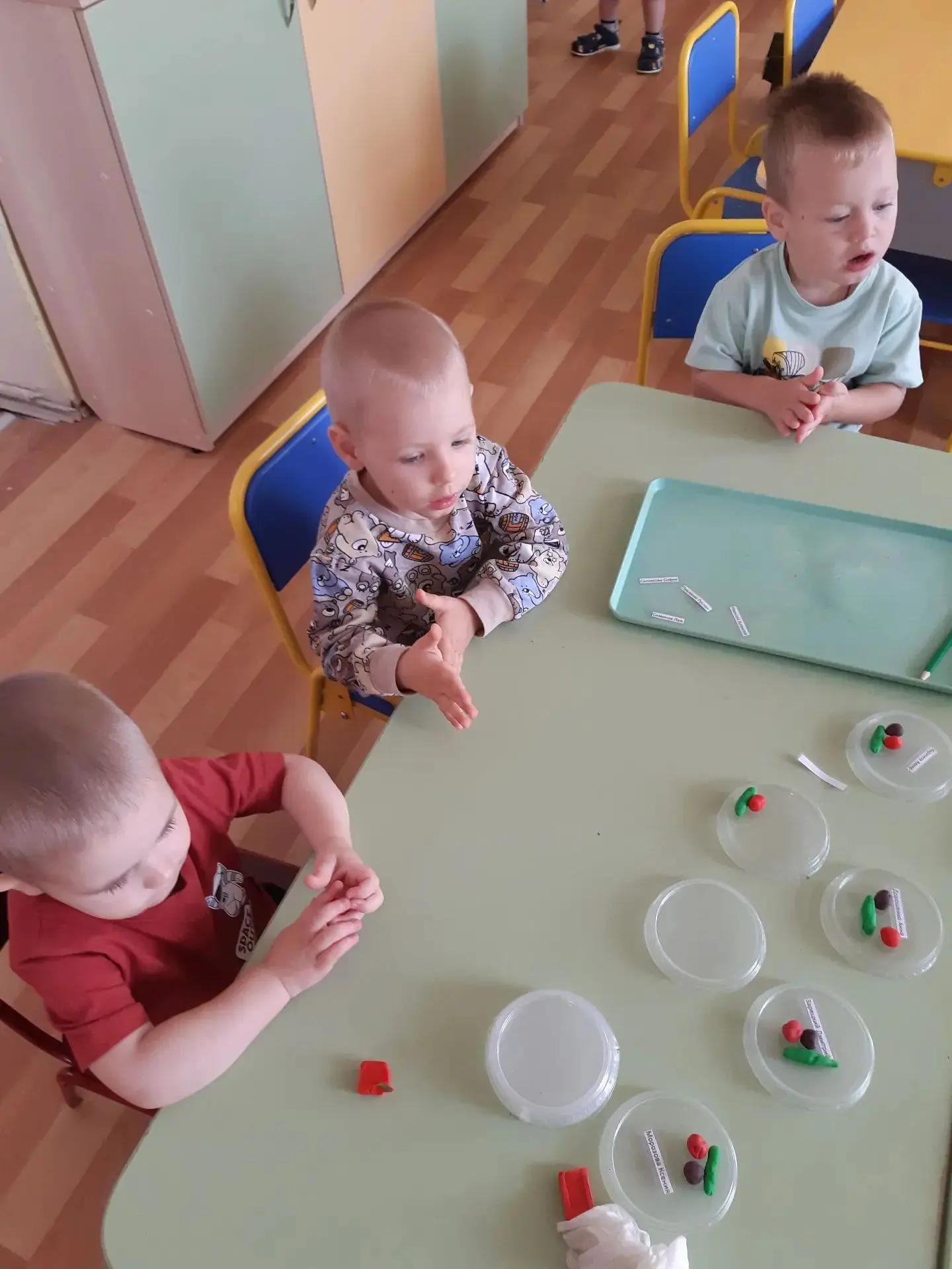 Художественно-эстетическое развитие (лепка) на тему «Овощи» : направлено на знакомство ...