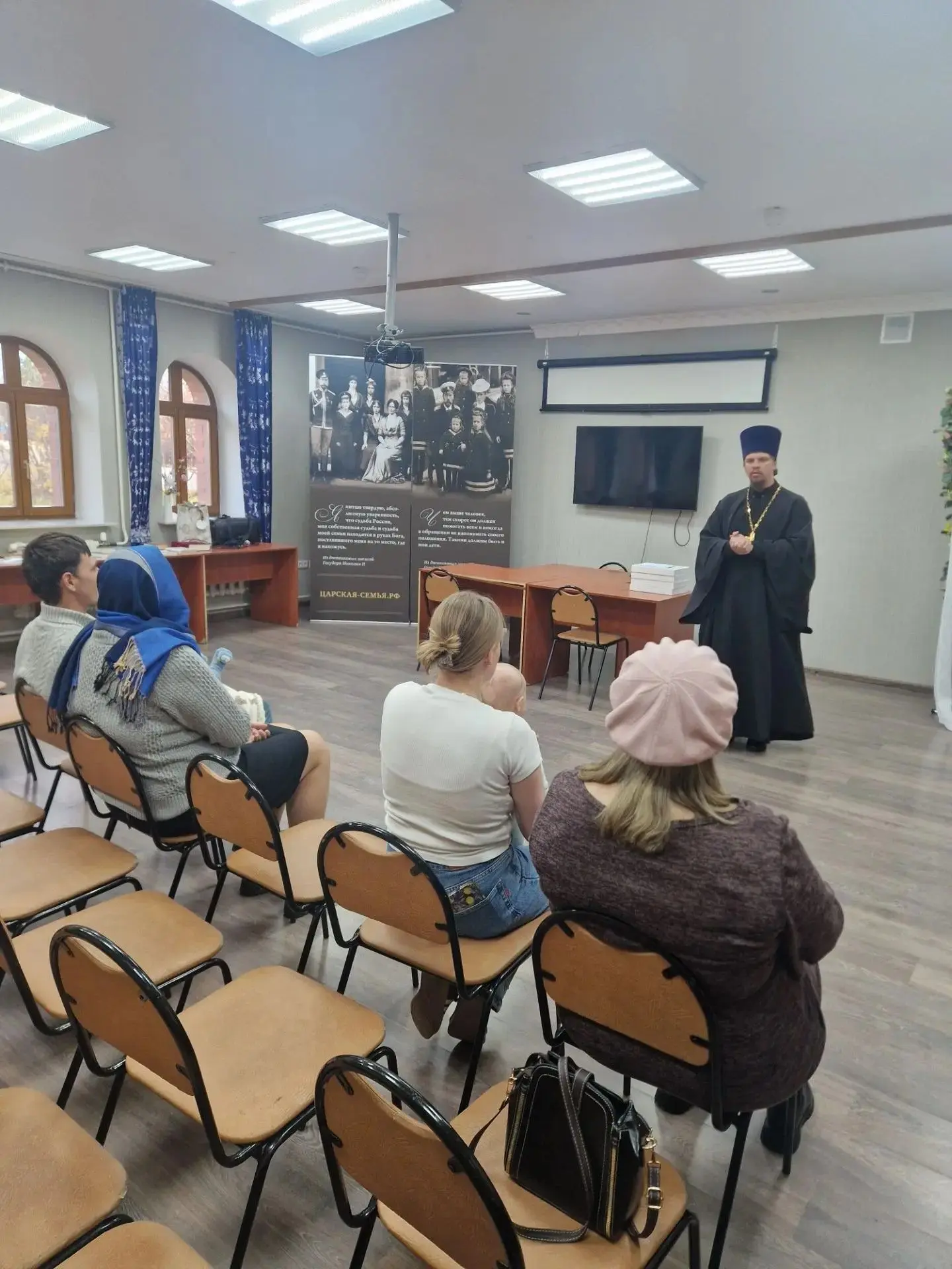 🎉 Продолжаем добрую традицию — вручаем крестильные наборы! 🎉Сегодня ещё три семьи из ...