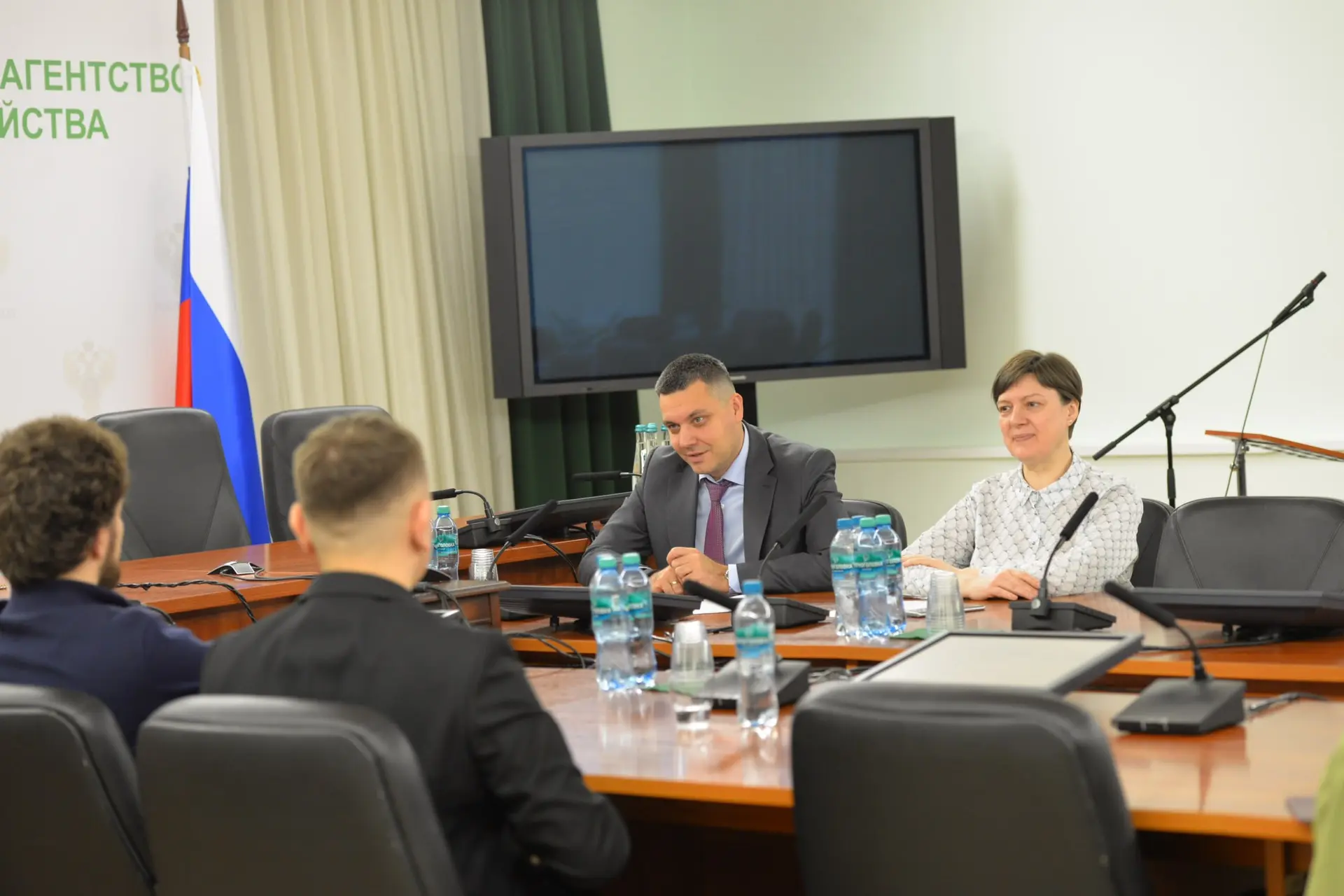 🤝 Глава Рослесхоза Иван Советников встретился с участниками программы «Госстарт». Моло...