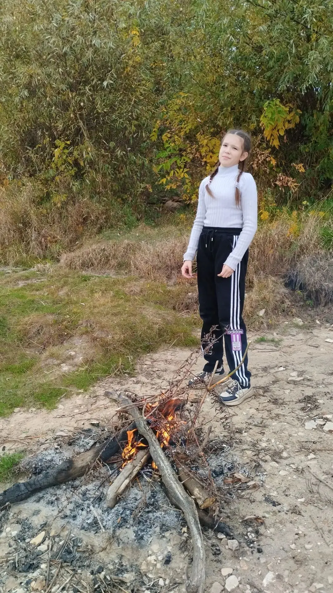 Лизавета ходила в поход с классом.Погода была чудесная,а походная гречка с тушёнкой и ч...