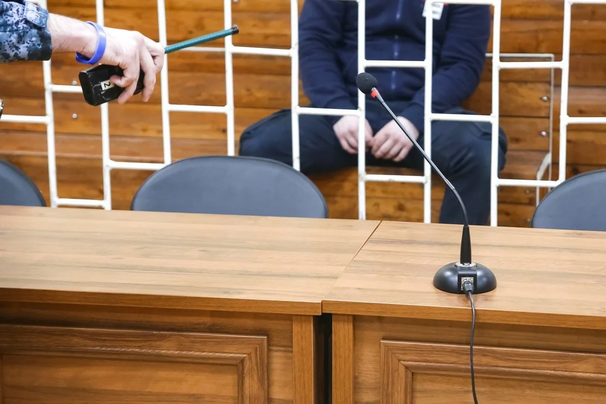 В Красноярске отца-насильника осудили на 14 лет колонии строгого режима. Дело рассматри...