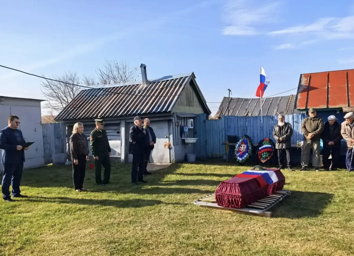 Сегодня,  15 октября  2026 года , в селе Татарское Маклаково со всеми воинскими почестя...
