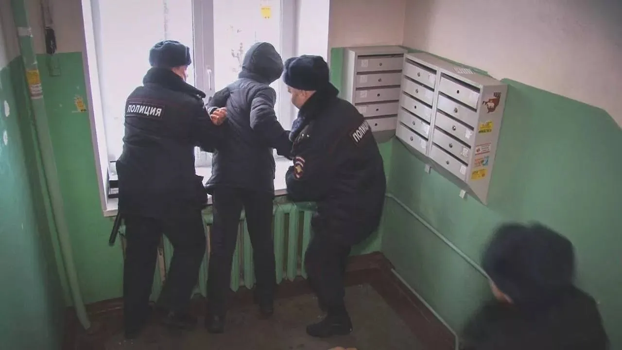 В Петрозаводске приняли молодых наркозакладчиков.